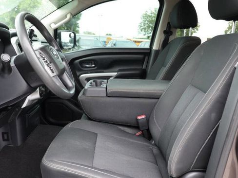 Used 2017 Nissan Titan SV AWD/4WD image 13