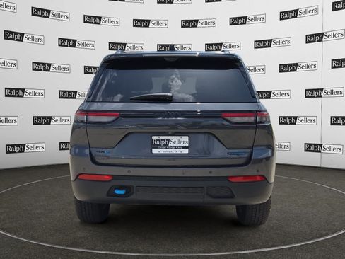 Used 2023 Jeep Grand Cherokee Trailhawk w/ Luxury Tech Group III AWD/4WD image 5