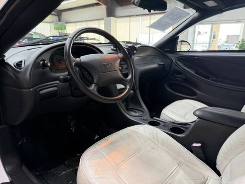 Used 2003 Ford Mustang Convertible RWD image 10