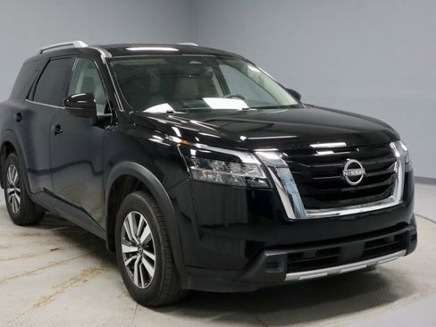 Used 2024 Nissan Pathfinder SL image 1