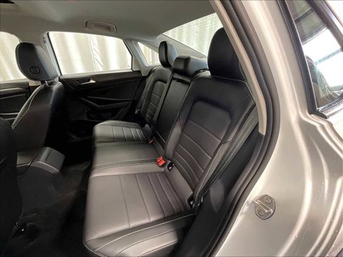 Used 2024 Volkswagen Jetta SE w/ Panoramic Sunroof Package image 15