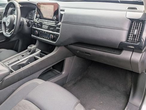 Used 2025 Nissan Pathfinder SV FWD image 27