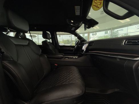 Used 2024 Jeep Wagoneer 4WD w/ Premium Group I image 31