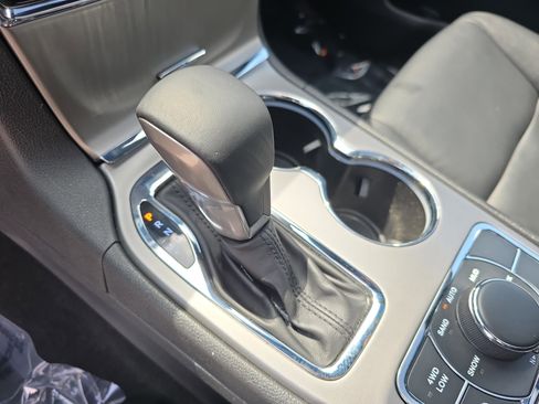 Used 2021 Jeep Grand Cherokee Limited image 22