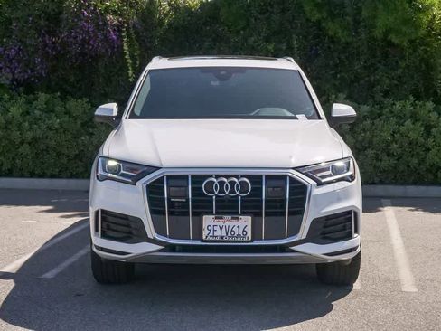 Used 2023 Audi Q7 Premium w/ Convenience Package image 2