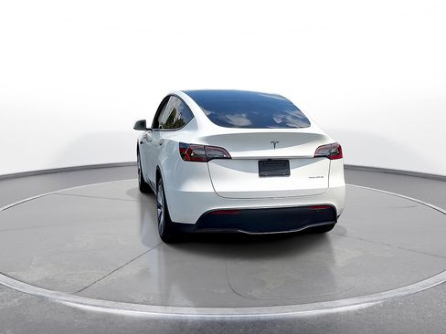 Used 2023 Tesla Model Y Long Range AWD/4WD image 7