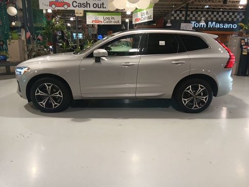 Used 2022 Volvo XC60 B5 Momentum AWD/4WD image 17