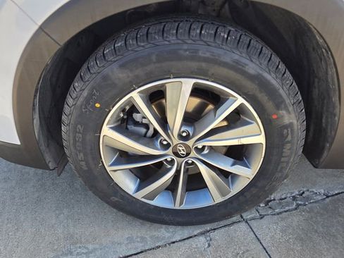 Used 2019 Hyundai Santa Fe FWD image 10