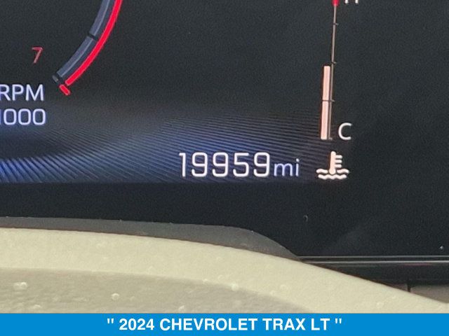 Used 2024 Chevrolet Trax LT w/ Driver Confidence Package FWD image 20