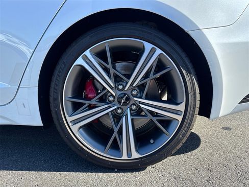 Used 2025 Genesis G70 2.5T w/ Sport Prestige Package image 19