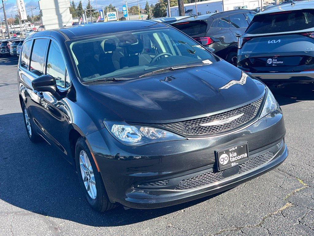 Used 2023 Chrysler Voyager LX FWD image 7