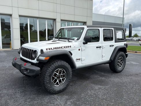 Used 2024 Jeep Wrangler Unlimited Rubicon AWD/4WD image 2