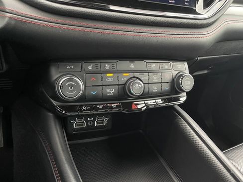 Used 2024 Dodge Durango GT AWD/4WD image 17