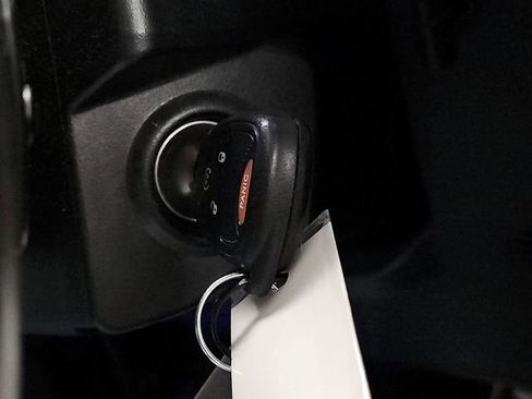 Used 2017 Jeep Wrangler Unlimited Rubicon w/ Connectivity Group image 23