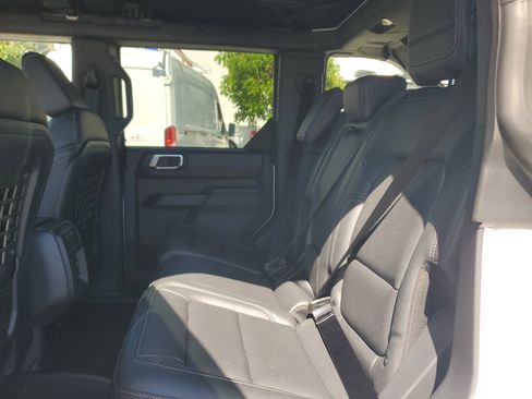 New 2025 Ford Bronco Badlands image 11