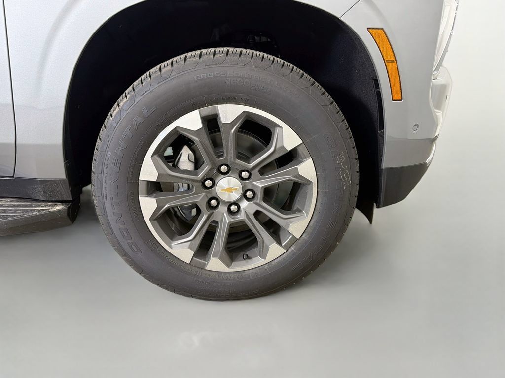 New 2026 Chevrolet Suburban LT w/ Comfort Package AWD/4WD image 28