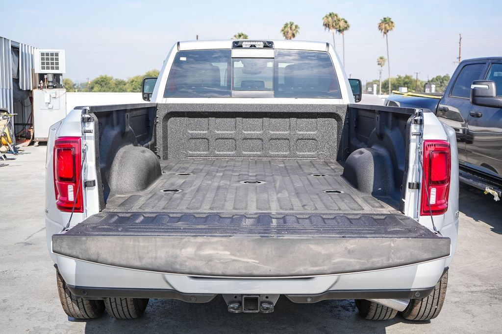 New 2026 RAM 3500 Laramie w/ Night Edition AWD/4WD image 27