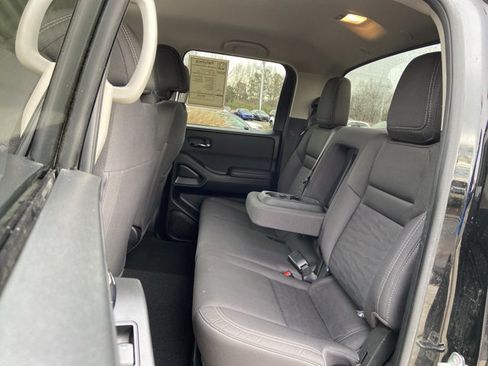 Used 2024 Nissan Frontier SV image 15