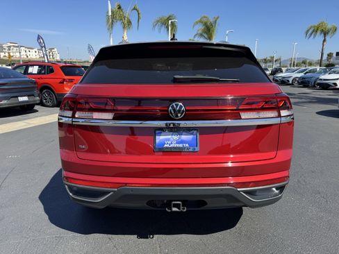 Used 2024 Volkswagen Atlas Cross Sport SE FWD image 9