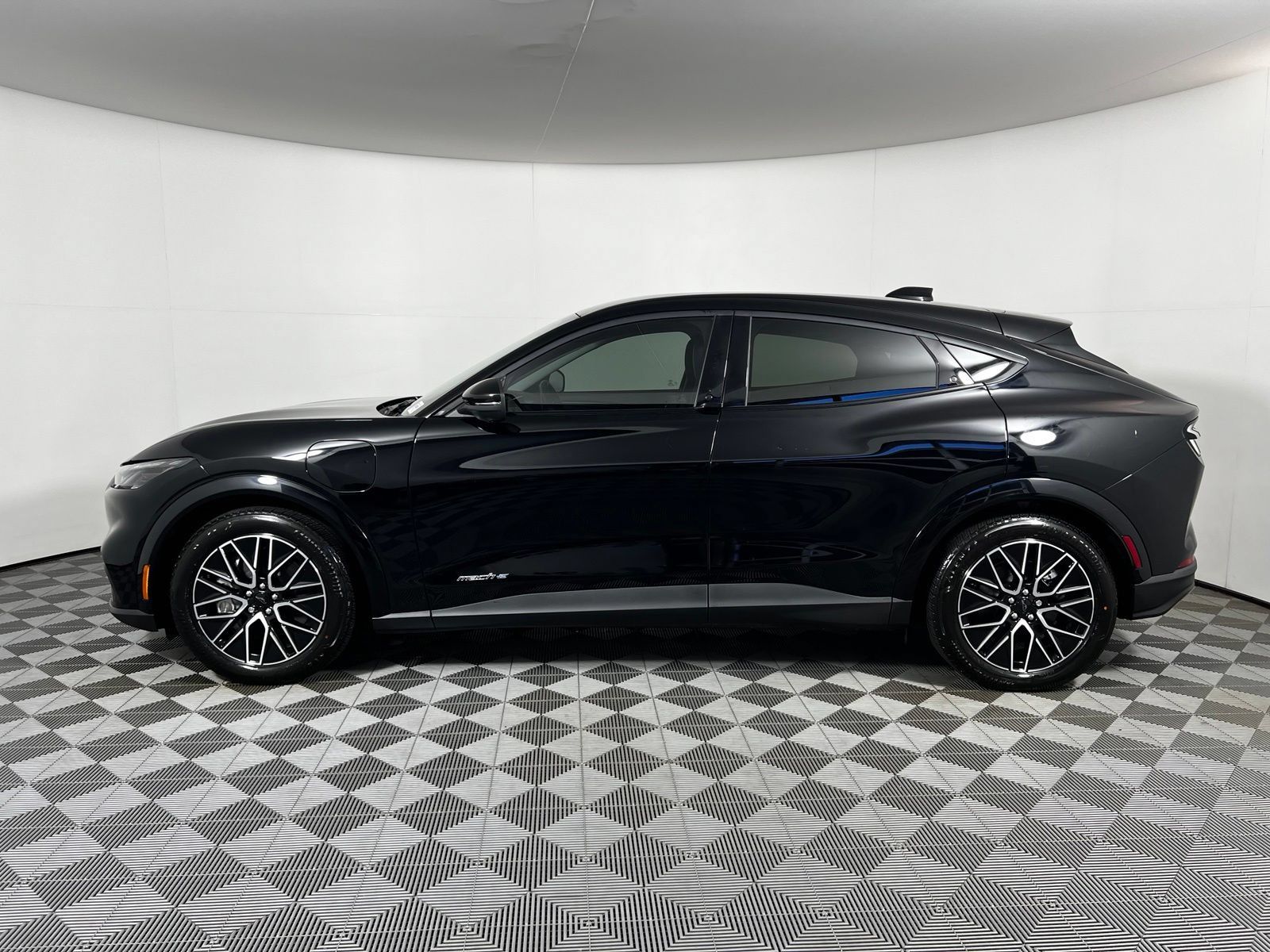 Used 2025 Ford Mustang Mach-E Premium RWD image 8