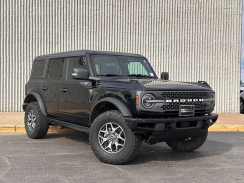 Used 2023 Ford Bronco Badlands AWD/4WD image 7