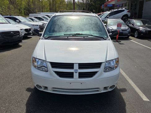 Used 2006 Dodge Grand Caravan SXT FWD image 2