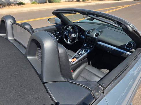 Used 2017 Porsche 718 Boxster RWD image 32