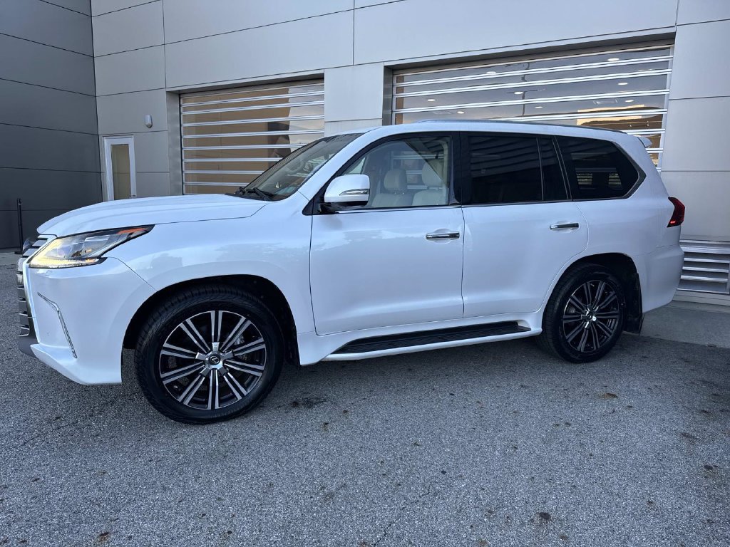 Used 2021 Lexus LX 570 4WD w/ Luxury Package image 3