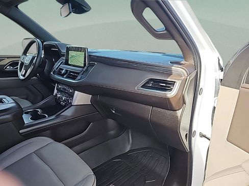 Used 2024 GMC Yukon SLT w/ SLT Luxury Package image 37