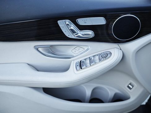 Used 2022 Mercedes-Benz GLC 300 4MATIC image 15