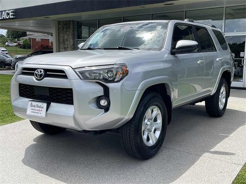 Used 2024 Toyota 4Runner SR5 image 5