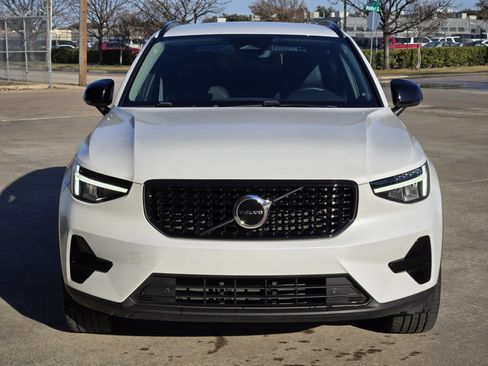 Used 2024 Volvo XC40 B5 Core image 6