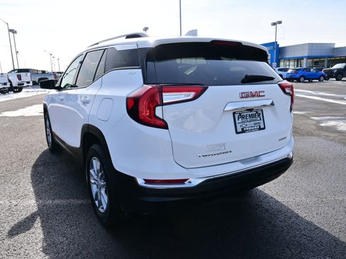 Used 2024 GMC Terrain SLT image 8