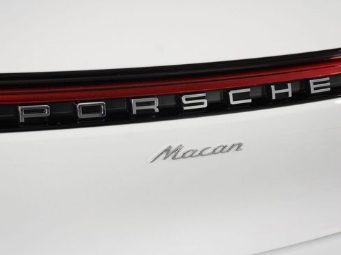 Certified 2025 Porsche Macan image 22