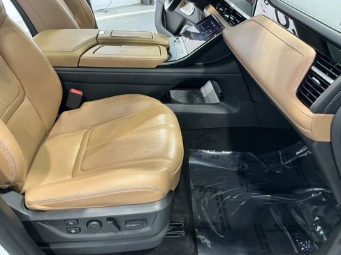 Used 2025 INFINITI QX80 Sensory image 22