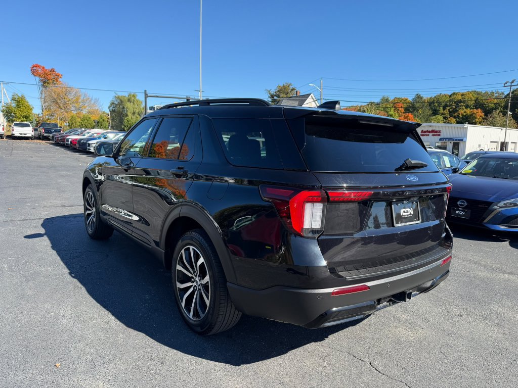 Used 2025 Ford Explorer ST-Line AWD/4WD image 3