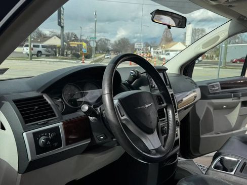 Used 2010 Chrysler Town & Country Touring Plus image 28