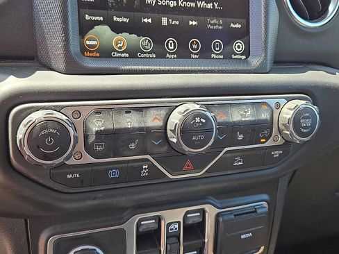 Used 2023 Jeep Wrangler Unlimited Sahara w/ Cold Weather Group AWD/4WD image 16