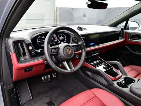 Certified 2025 Porsche Cayenne GTS image 4