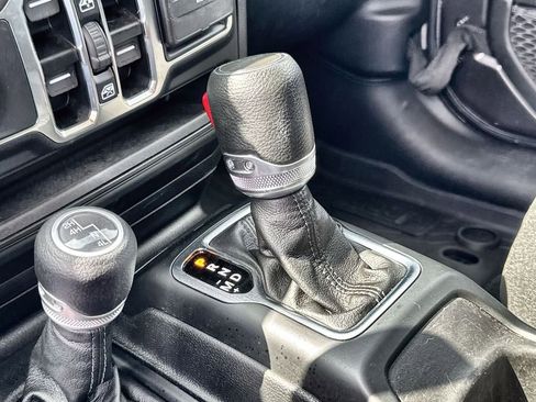 Used 2023 Jeep Gladiator Willys image 23