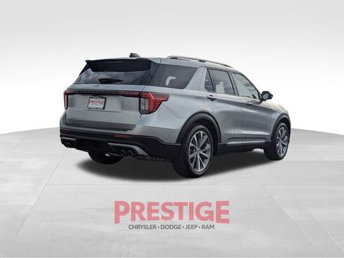 Used 2025 Ford Explorer Platinum w/ Ultimate Package image 7