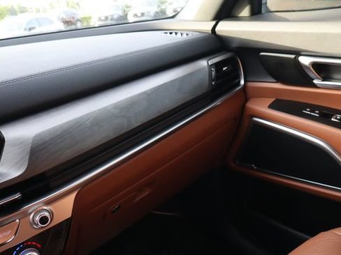 Used 2025 Kia Telluride AWD image 36