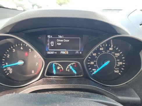 Used 2017 Ford Escape SE w/ SE Cold Weather Package FWD image 27
