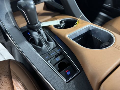 Used 2020 Toyota Avalon Limited image 26