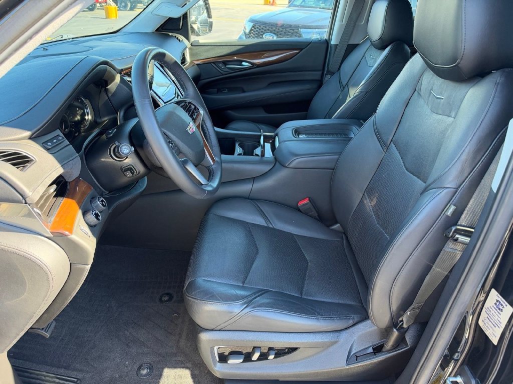 Used 2020 Cadillac Escalade Luxury AWD/4WD image 9