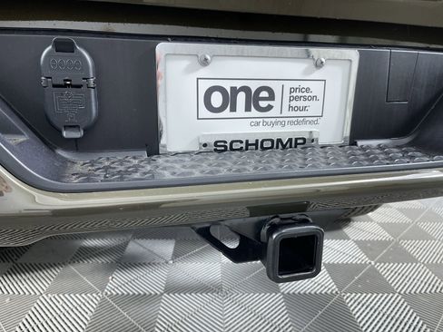 Used 2024 GMC Canyon Elevation image 23