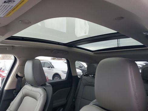 New 2026 Lincoln Corsair Premiere image 11