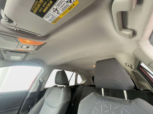 Used 2021 Toyota RAV4 XLE FWD image 11