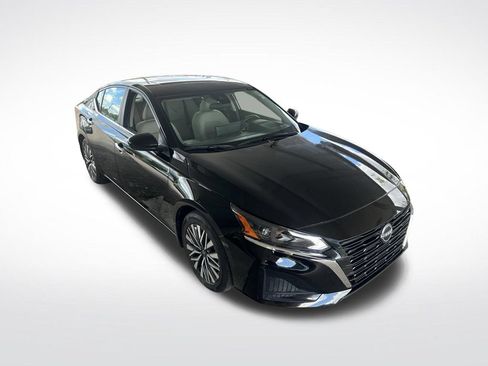 Certified 2024 Nissan Altima 2.5 SV w/ SV Premium Package FWD image 32
