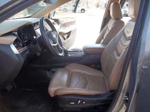 Used 2017 Cadillac XT5 Platinum AWD/4WD image 7